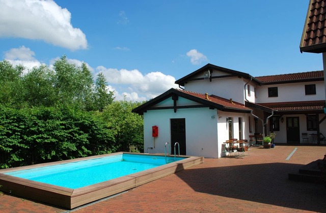 Mansión en Dargun con Piscina y Jardín