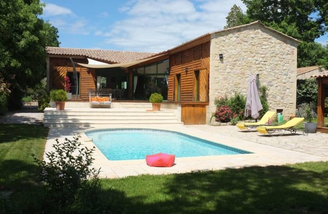 Hermosa casa contemporánea con jardín y piscina climatizada