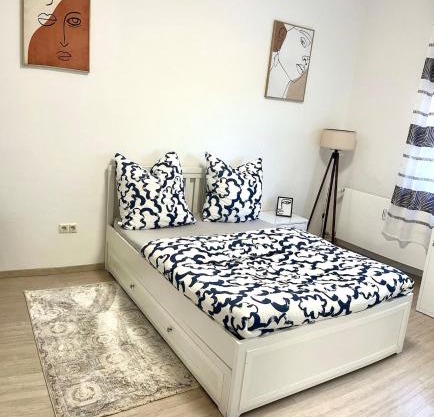 Schönes Zimmer in einer 3er WG-Wohnung geeignet für einen Mann