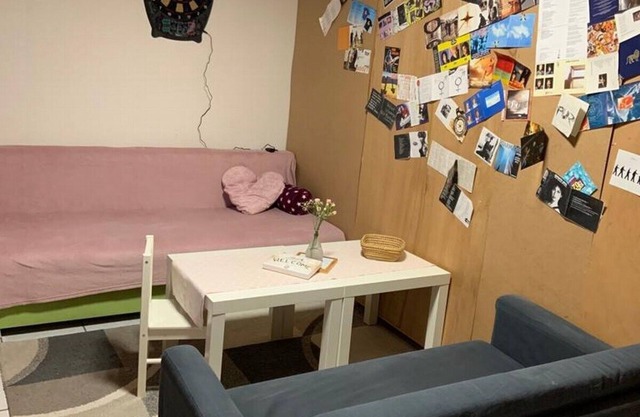 Schönes Zimmer mit Schlaf- und Wohnbereich, Extra Badezimmer