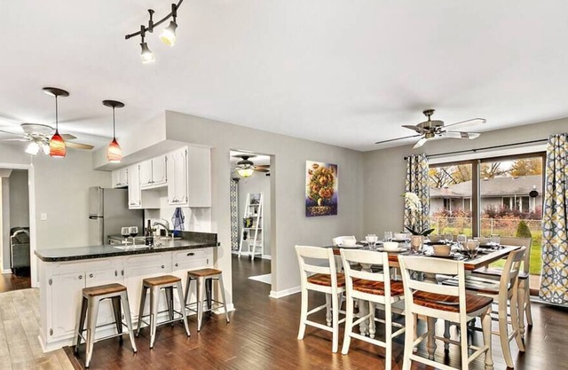 Hermoso y espacioso!| Modern Ranch Home off RT 90 cerca de O'Hare, Willowbrook