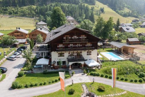 Schlosswirt Chalets & Apartments