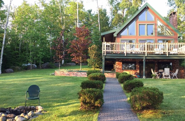 Schoodic Lake Lakefront Espectaculares vistas del Monte Katahdin Newer Home w /