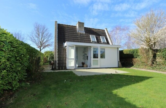 Schouwse Stee 3 Acogedora y moderna casa de vacaciones en un pequeño parque