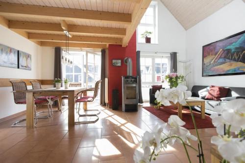 Schwalbennest Greetsiel für bis zu 6 Personen mit Kaminofen, Whirlpool und Sauna - Haustiere herzlich willkommen, nah am Hafen