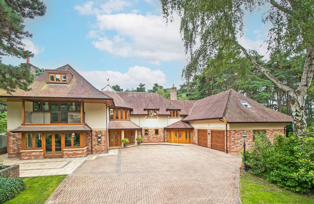 Scotsdale - secluded family home