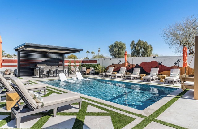 Scottsdale 7-BR Oasis: Speakeasy, Pickleball, Golf
