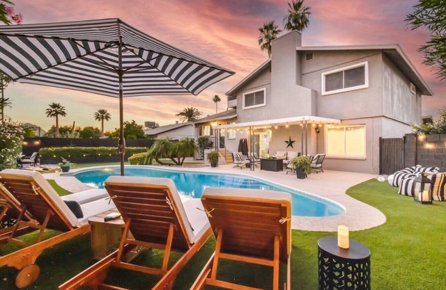 Scottsdale Beauty! Minutes from Old Town Scottsdale - Heated Pool