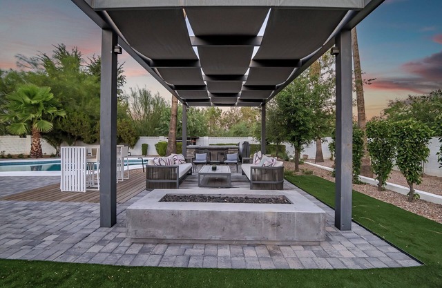 Scottsdale Modern Retreat- Backyard Oasis + Pool- Nearby Dining and Shops!