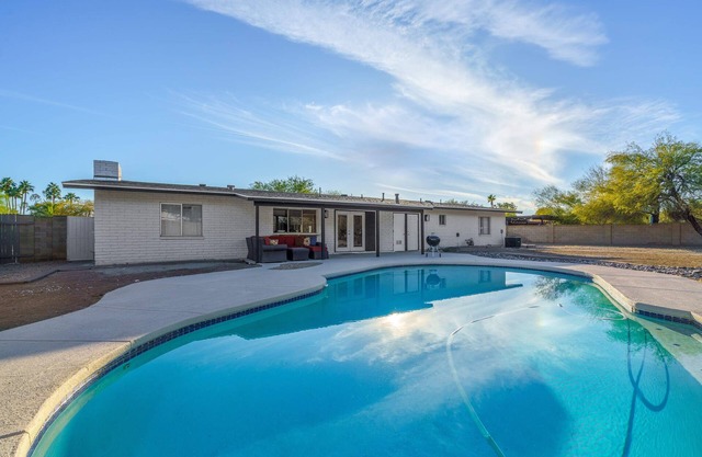 Scottsdale Oasis! Family Retreat with Pool!
