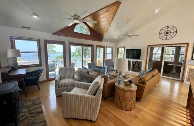 Scout's Harbour Family Bayhouse!