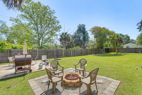 Screened Porch and Grill Spacious Charleston Home!