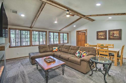 Screened Porch, Fenced Yard Lakeside Retreat!