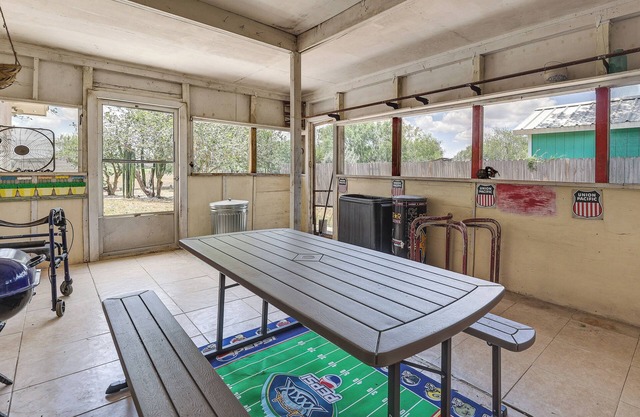 Screened Porch: Remote Harlingen House!