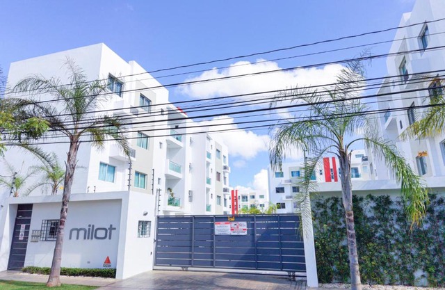 Se renta apartamento amueblado , ubicados en Santiago , 3 habitaciones , 2 bańos , 2 parqueo , área de juego y Piscina.
