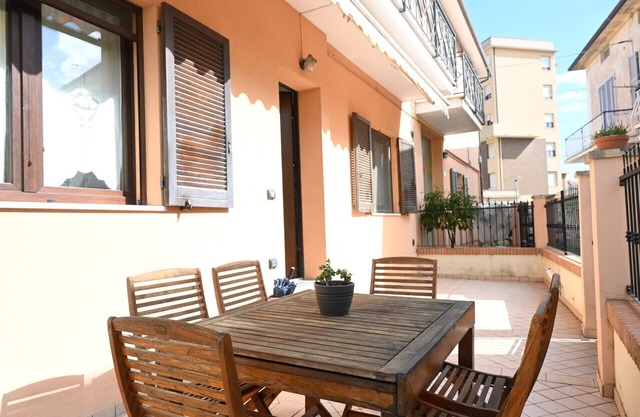 SE160 - Senigallia, comfortable apartment with patio