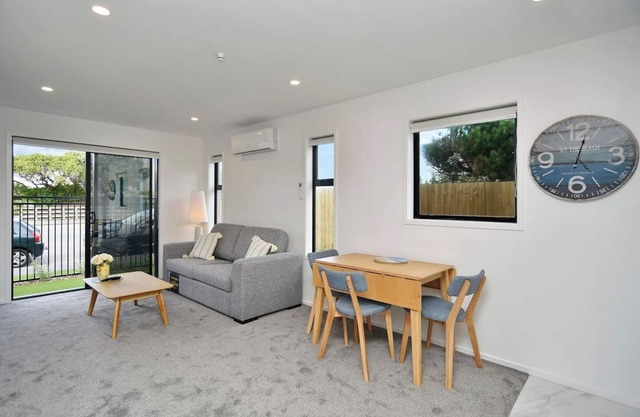 Sea Air and Sandy Beach Beautiful 1 bed 1 bath