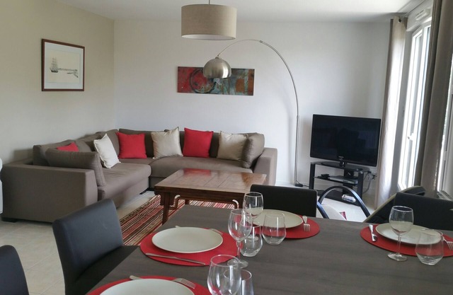 Apartamento con vistas al mar y al jardín en una residencia de lujo cerca de la playa