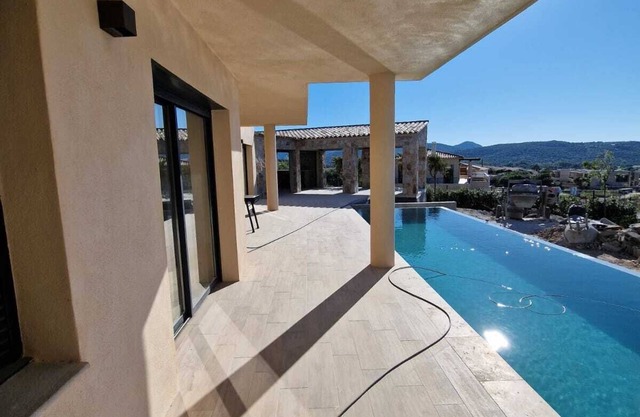 SEA AND MOUNTAIN VIEW VILLA
