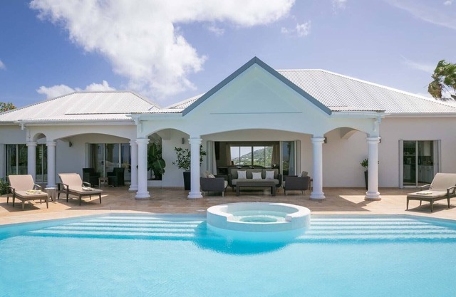 Sea Bird 19- Beautifully furnished & spacious, dramatic ocean & landscape views