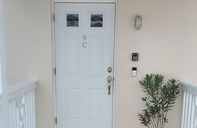 Sea Biscuit- Beachfront Community with Pool and Restaurant