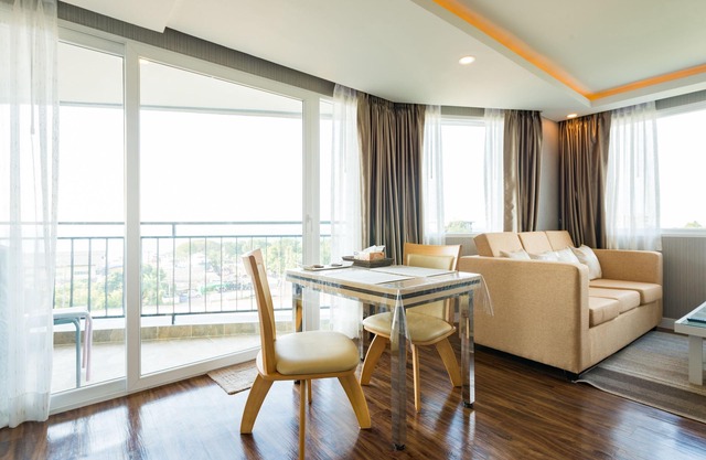 Sea Breeze Apartment @ Sriracha Chonburi