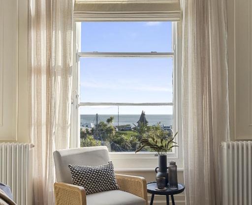 Sea Breeze, Luxury Views Seafront Stylish Home