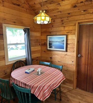 Sea breeze Retreat-3-bedroom watterfront cottage