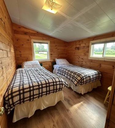 Sea breeze Retreat-3-bedroom watterfront cottage
