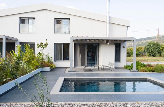 Sea breeze suites Mistral 4 per with private pool
