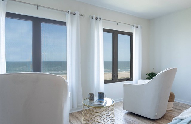 SEA DUNES-OCEANFRONT w/ POOL, AMAZING VIEWS!