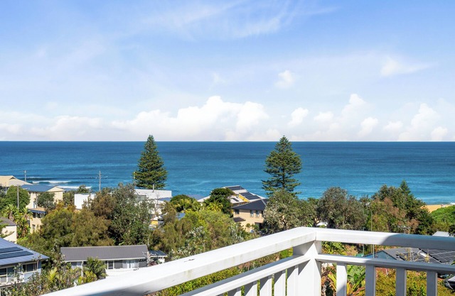 "Sea & Easy" – Ocean Views & Walk to Shops