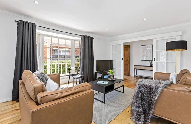 Sea Escape Mt Eliza, situated right in town