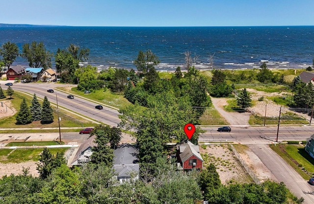 Sea Glass Cottage Near Beach Access | Pet Friendly