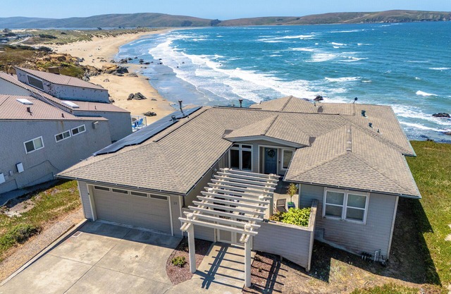 Sea Glass Un impresionante Bluff Home, a pie de playa! Hot Tub!¡Camina a la playa!