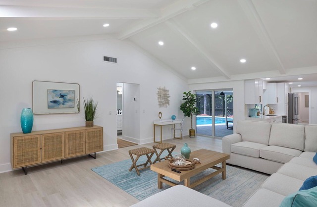 Sea Glass Villa-Executive Pool Home on Golf Course