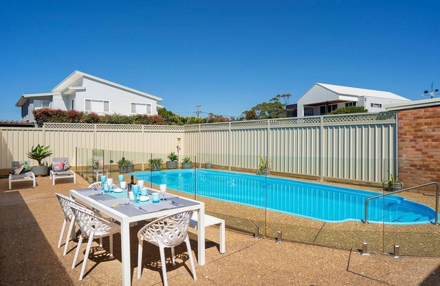 Sea Glass @ Woonona Beach - family holiday home