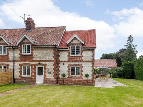 Sea Holly Cottage-Uk11931