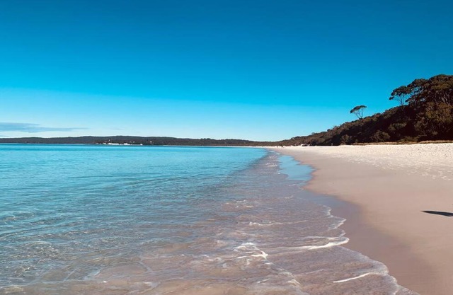 Sea La Vie on Hyams Metres to beach and cafe.