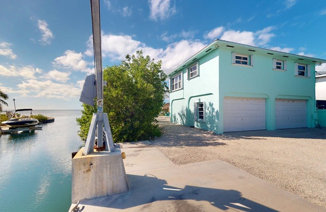 Sea La Vie: Your Oceanfront Escape in Cudjoe Key, Florida 3BD/3BA