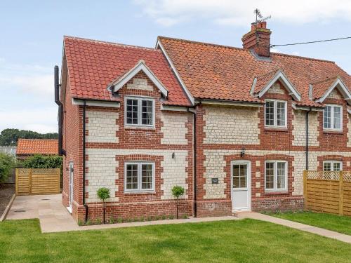 Sea Lavender Cottage-Uk11930