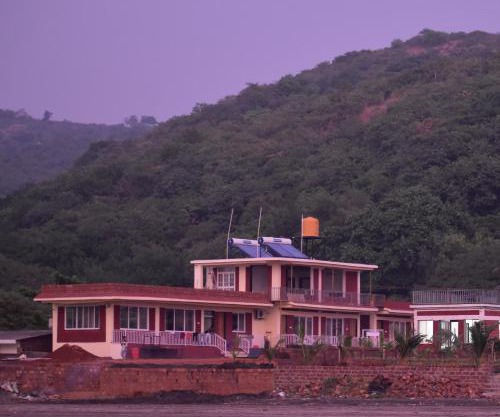 SEA LUXE Beach Resort