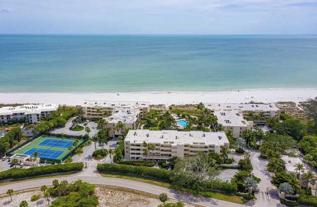 Sea Oats 154 - Gulf Front - 2 bed / 2 bath - Tennis - Elevator - Sleeps 6
