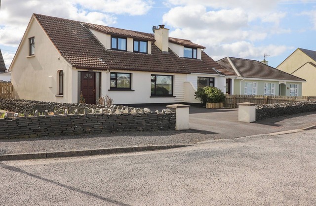 SEA PARK COTTAGE, pet friendly in Lahinch, County Clare