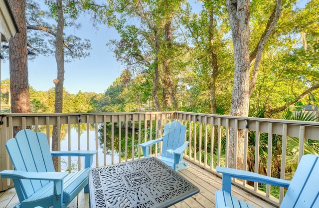 Sea Pines Home - Walk to the Beach! Lagoon View + Pool