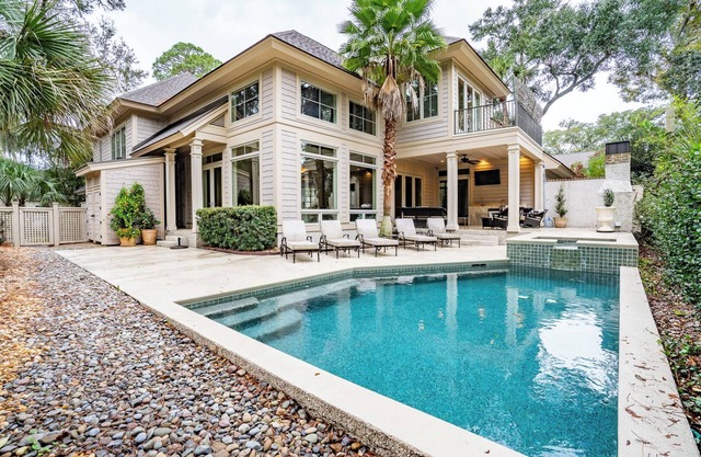 Sea Pines Retreat, Steps to Beach Path, Private Pool, Outdoor Showers & Golf