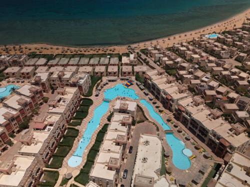 Sea-poolside Lasirena Chalet in An Sokhna