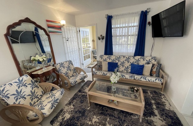 Sea Rocks Beach Apartments - Lovely 2 Bedroom Unit