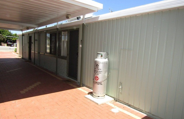Sea Salt Apartment 2 ~ Short walk to beach! Free WiFi! newly decorated!