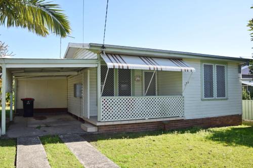 Sea Salt Cottage - Bring your own linen.